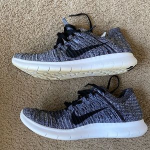 Men’s 2016 nike free RN flyknit, Men Size 9.5 (FITS LIKE 10-10.5)